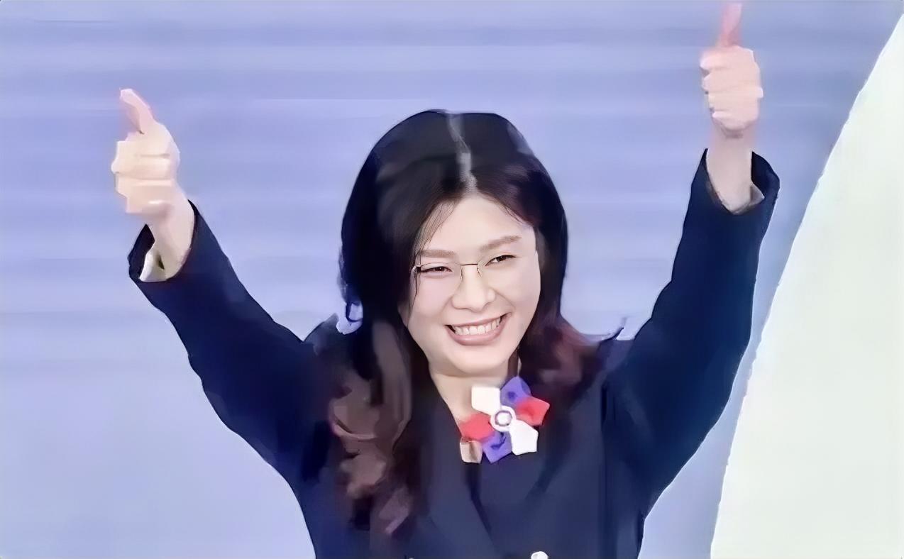 太炸场！5 月 3 日国民党主席郑丽文与柯文哲、洪秀柱同台，本以为是常规活动发言