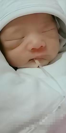 千万别把新生儿不哭不闹只睡觉当天使宝宝！郑州这家人的经历，真的看哭无数人，也给所