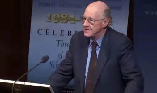 “美国永远打不垮中国，因为中国人骨子里有种自己都没察觉的狠劲——越压越弹。”
