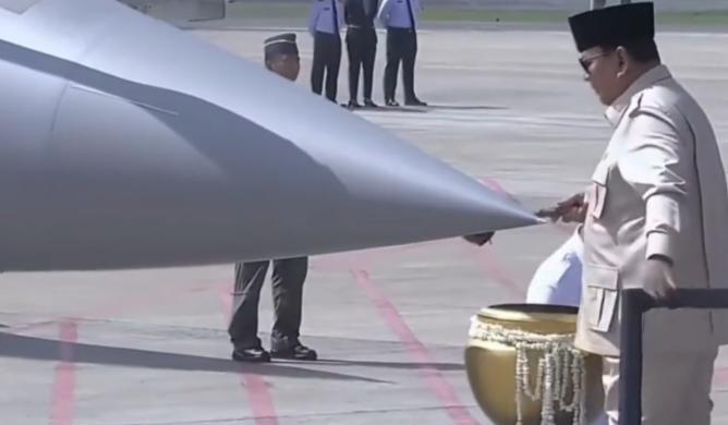 印尼把中国当 “压价工具”？5 月 18 日，印尼雅加达哈林空军基地的一场仪式，