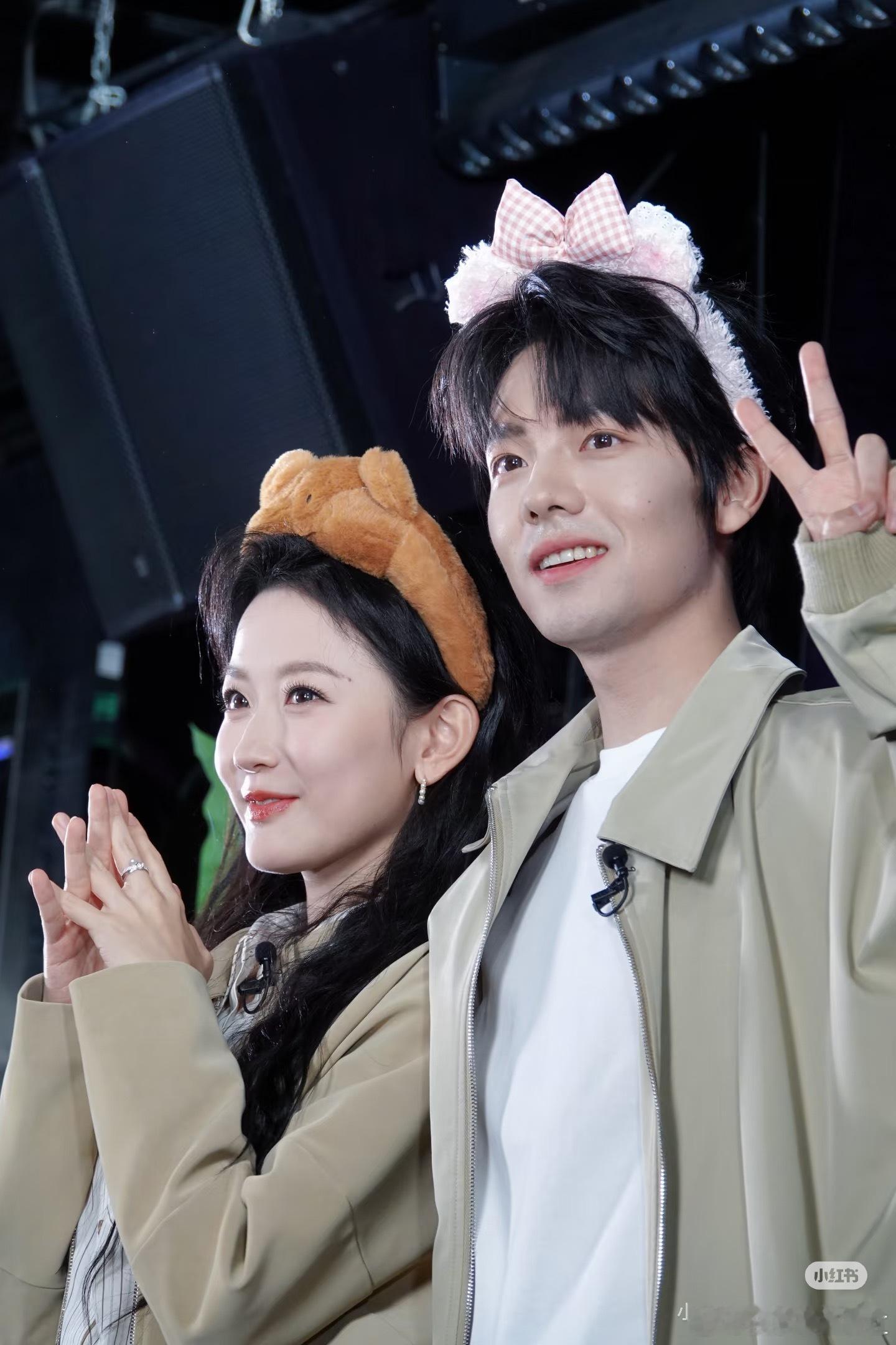 落日雨辉 就这个真情侣营业爽！！！好幸福的小情侣 