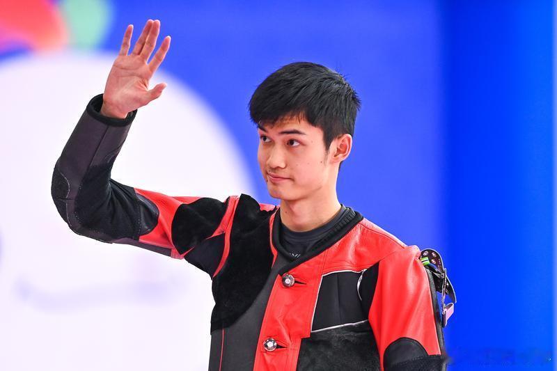 盛李豪回应夺得全运会首金“我也没想到能打出这样的成绩。”盛李豪赛后说。短短四年间