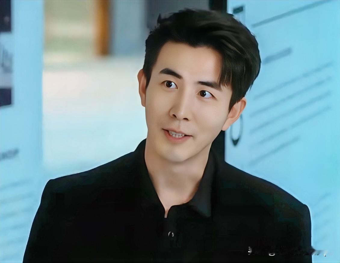 小说里Alex进去了，说是涉及巨额受贿，具体多少金额不知道，但是现在已经进去了，