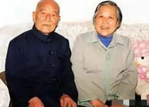 1971年，一老农民贪便宜娶了一个不要彩礼的懒老婆，懒老婆既不会做饭，也不答应同