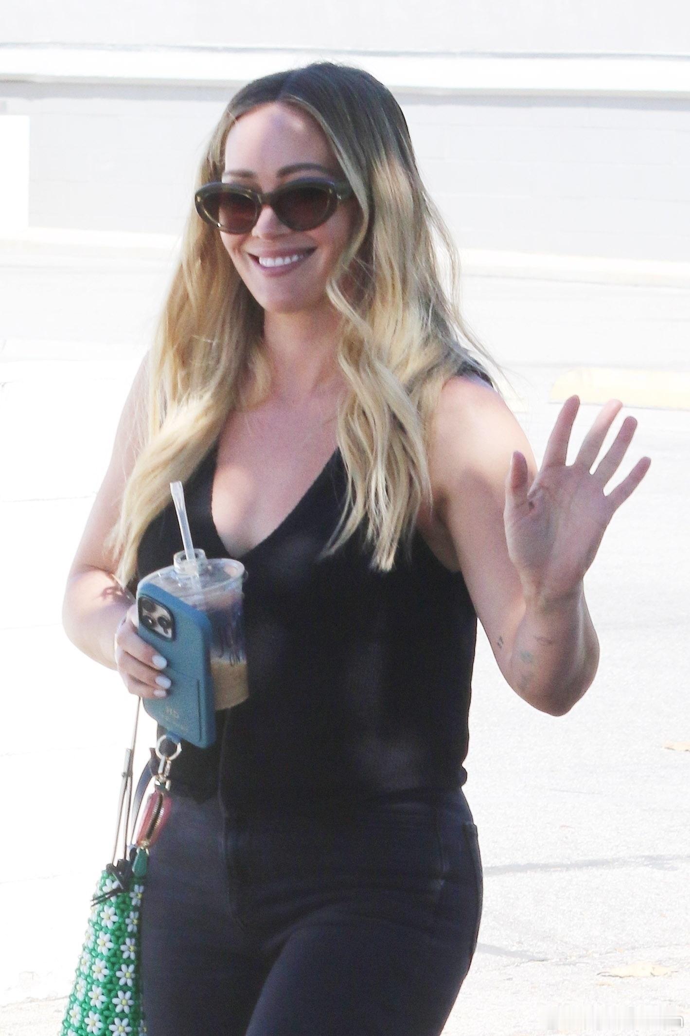 Hilary duff希拉里达芙在洛杉矶外出，就餐后离开Joan's on Th