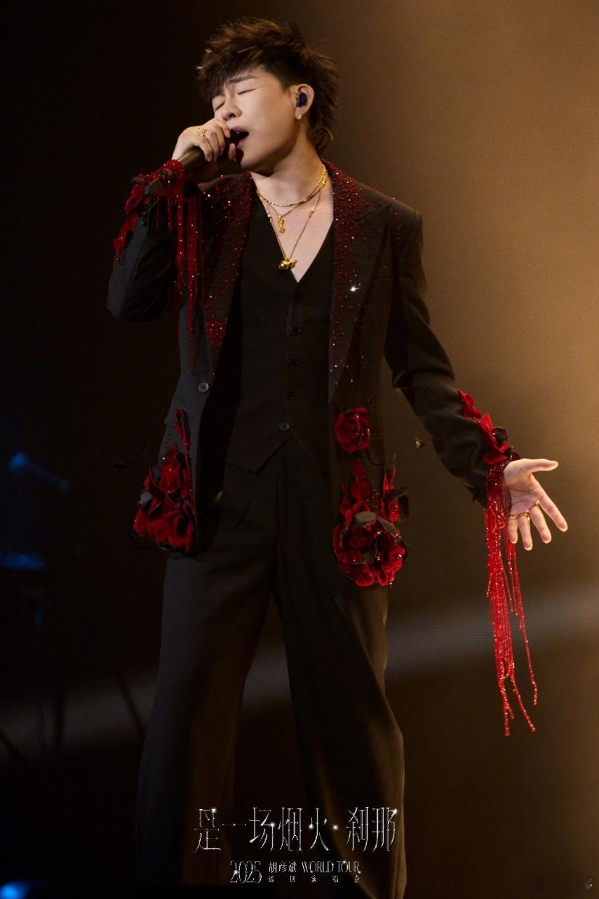 胡彦斌南昌演唱会预售 滕王阁下听《月光》，赣江之畔遇知音。「是一场烟火·刹那」2