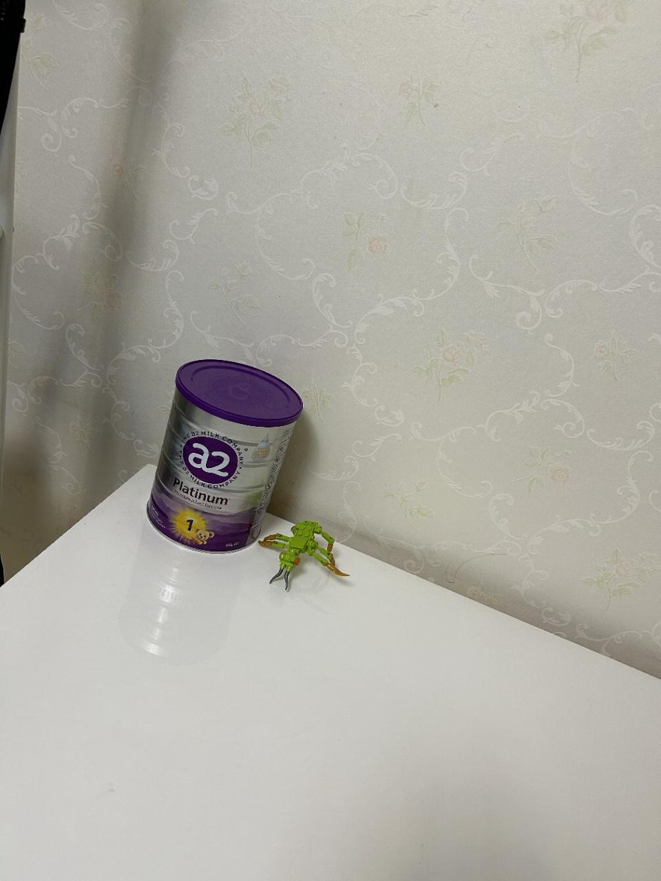 给娃选第一罐奶粉的时候，我真没用心，觉得没必要挑来挑去，随便买了一款...