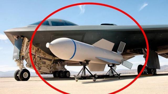 伊朗摧毁三枚美军的巨型钻地弹！这件事对美国的影响是相当大的！
这件事的重要性，显