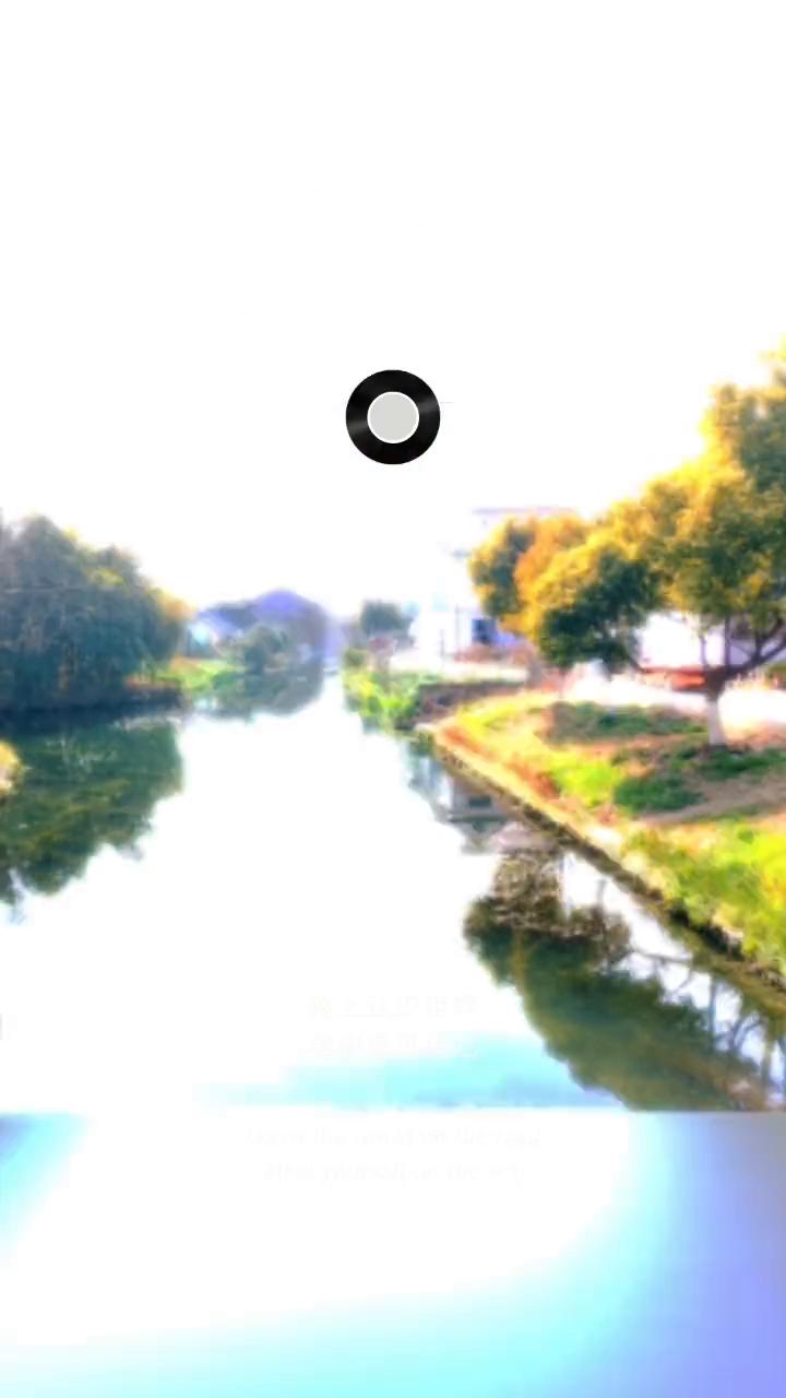路上认识世界，途中遇见自己。
Learn the world on the ro