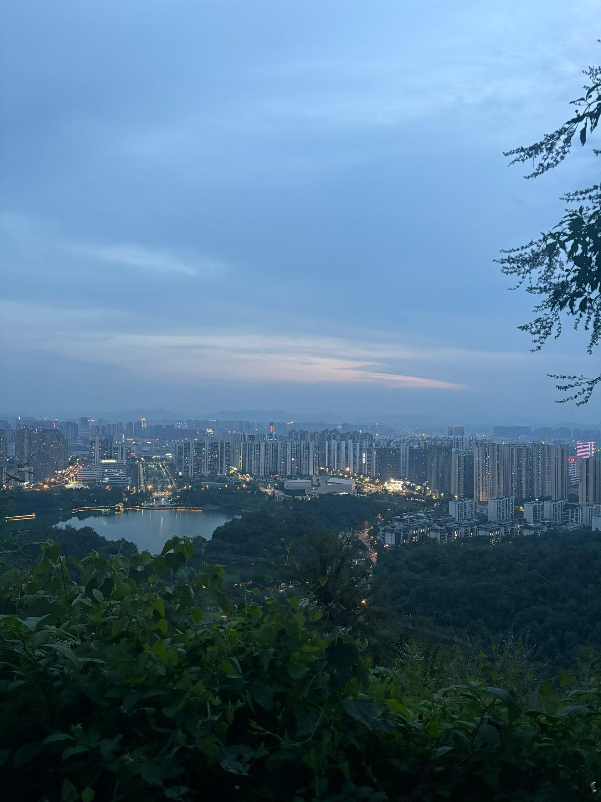 认知 不是习惯了孤独，而是对逢场作戏没了兴趣～这或许也是一种成熟。 湘潭