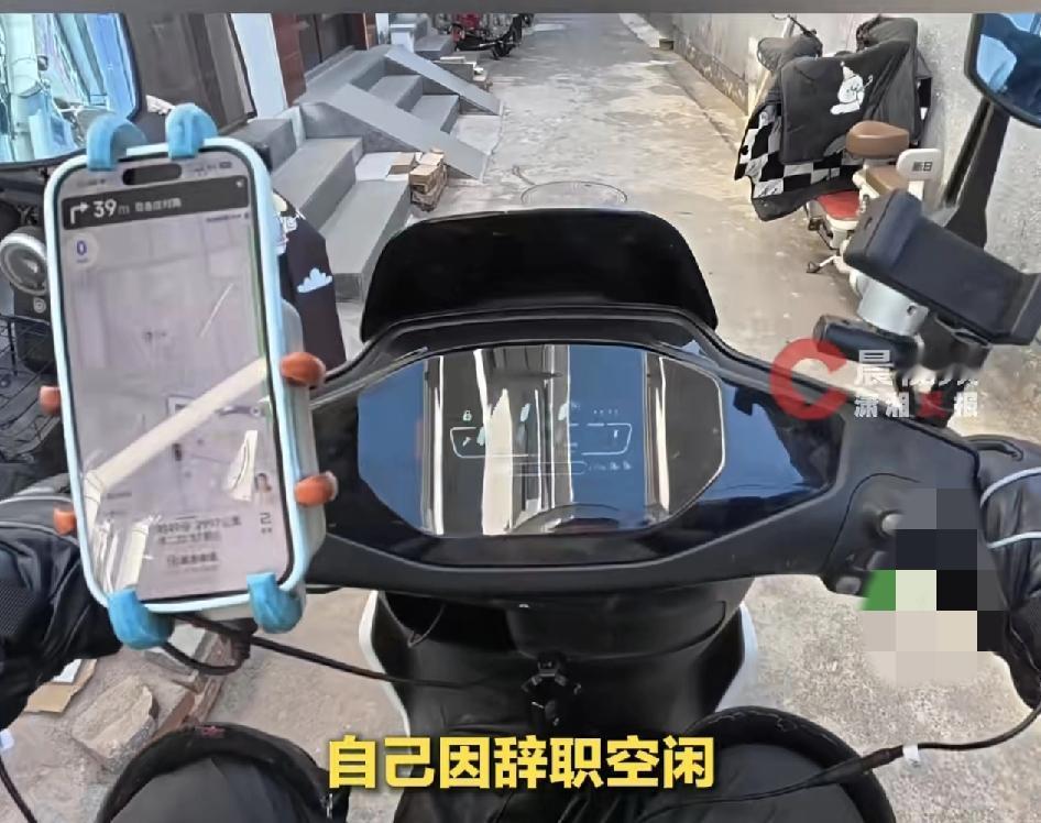 北京一小伙骑行2000公里回昆明老家过年，小伙子说主要是因为自己辞职了，有空闲的