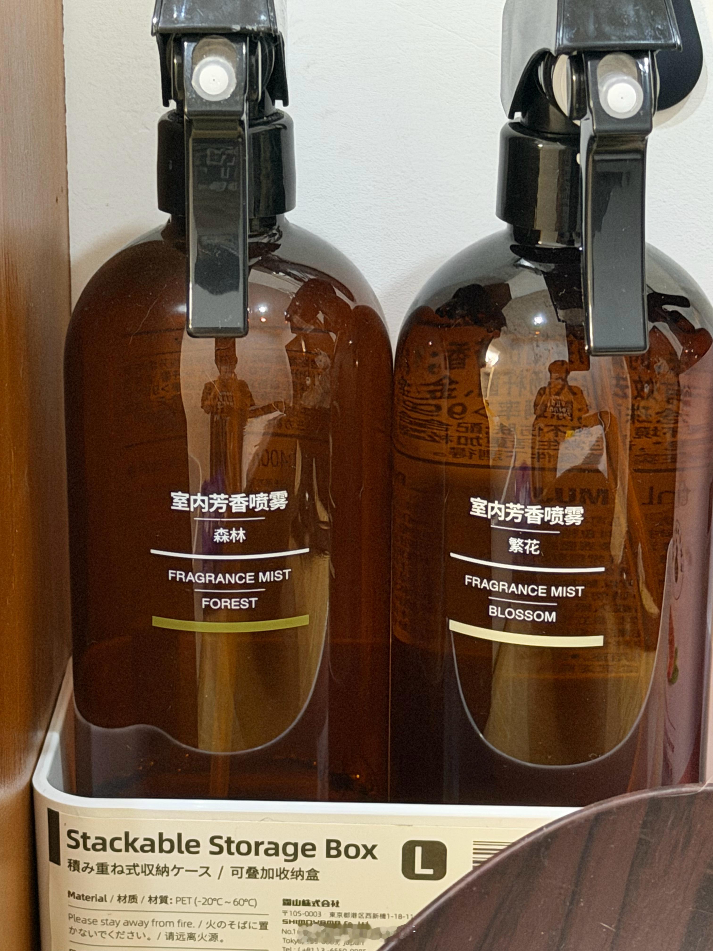 之前用的muji室内喷雾森林用完退休了，刚刚买了繁花这个味道，好好闻，新爱[舔屏