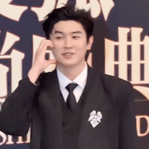 杨旭文回应被叫唐犟宗李凌风杨旭文回应唐犟宗李凌风称号从领奖台被齐喊 “唐犟宗” 