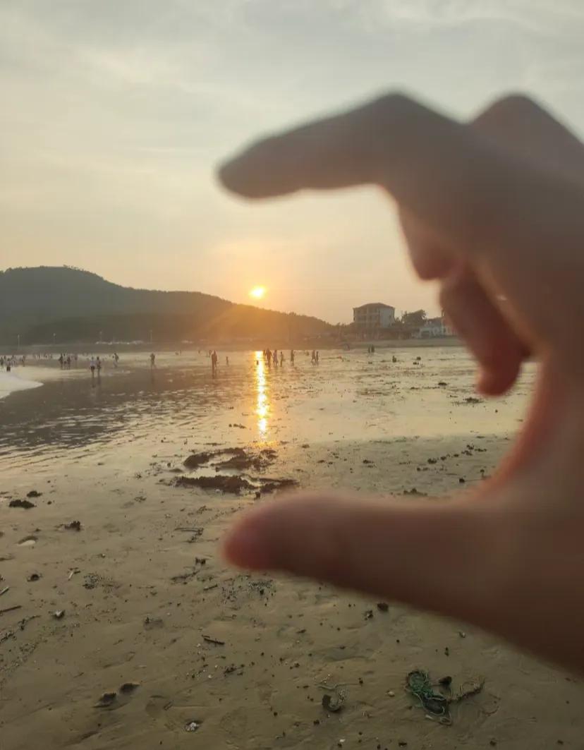 别人问你工资多少，就说4000左右，原因很简单，到了一定年纪，互相都有了攀比心，