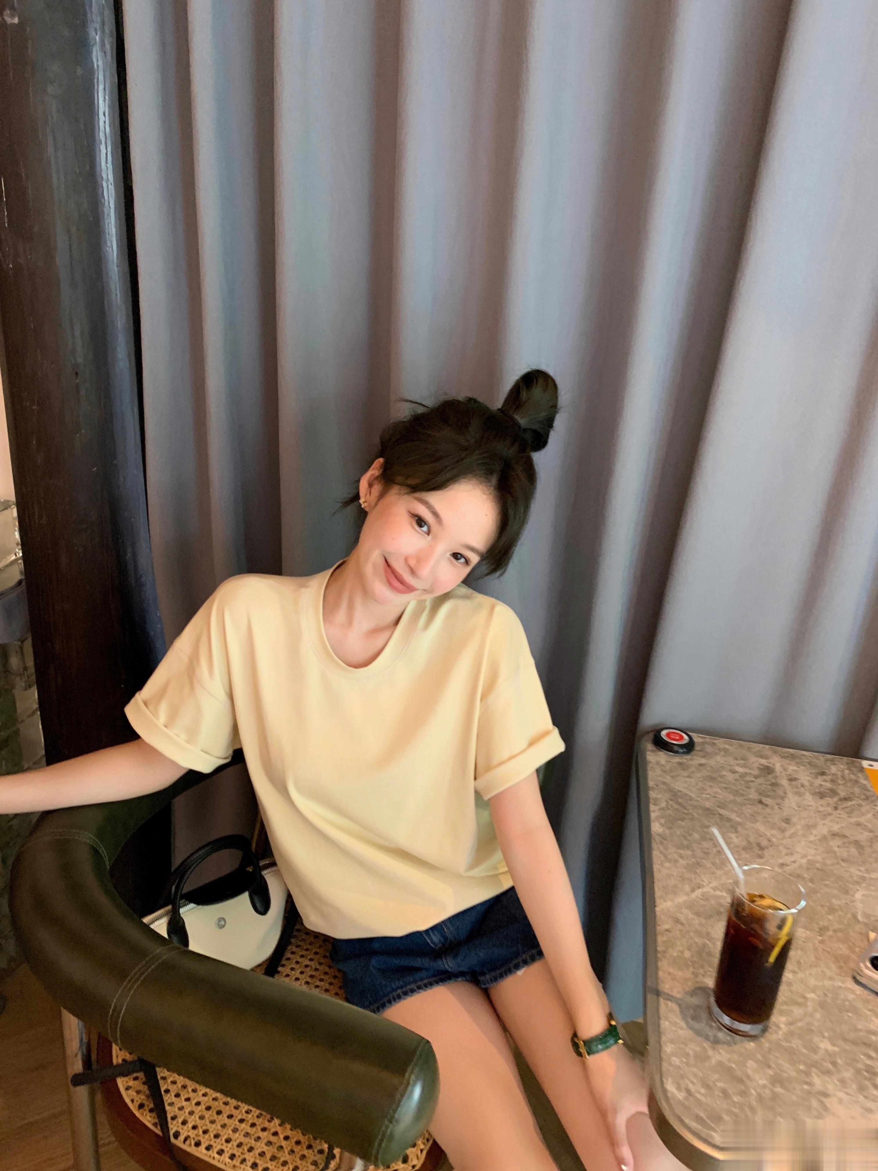 那天去探店 喜欢的咖啡店都改了只有可乐拍了几张喜欢的 t  大大的 是摸起来滑滑