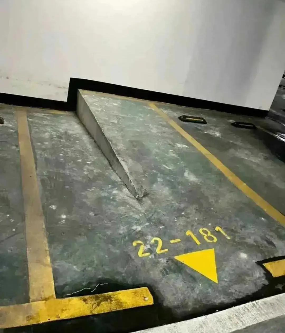 闺蜜问：还有比这个更牛逼的停车位吗？停在这里不得高低整一壶吗？