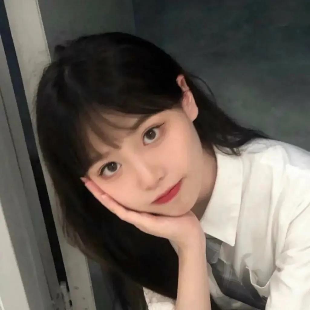 元气少女，清新可爱，为你倾心一笑😊