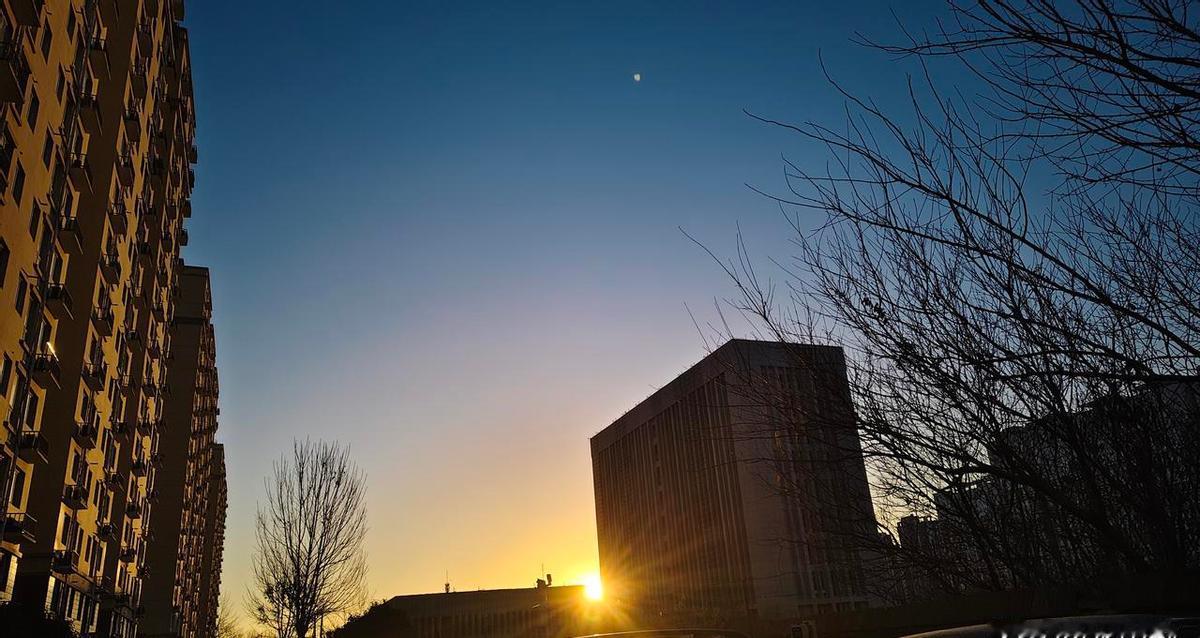 她不是输给了方向盘，是输给了副驾驶。
砸下大几十万买的新车，只开了100公里。