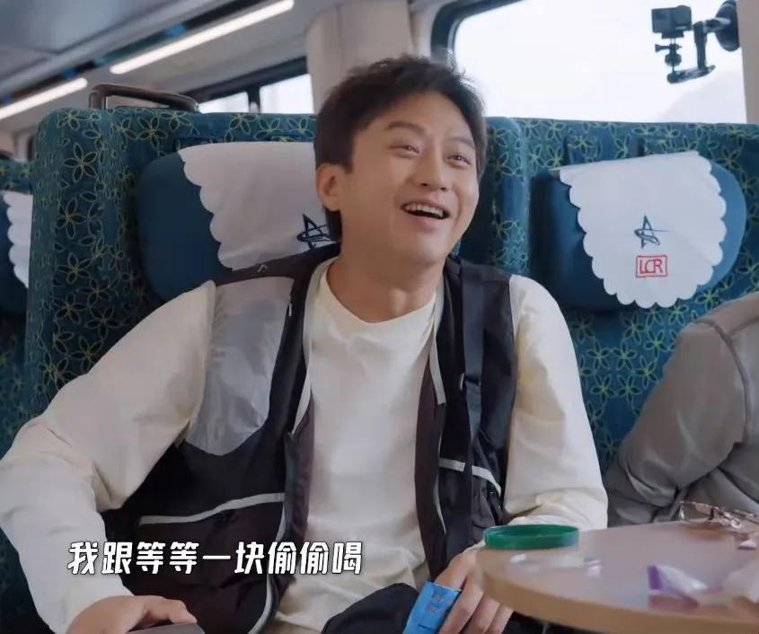 邓超，这谁能想到？[捂脸]

近日，邓超在某综艺里谈起自己在家的趣事。他和孙俪约