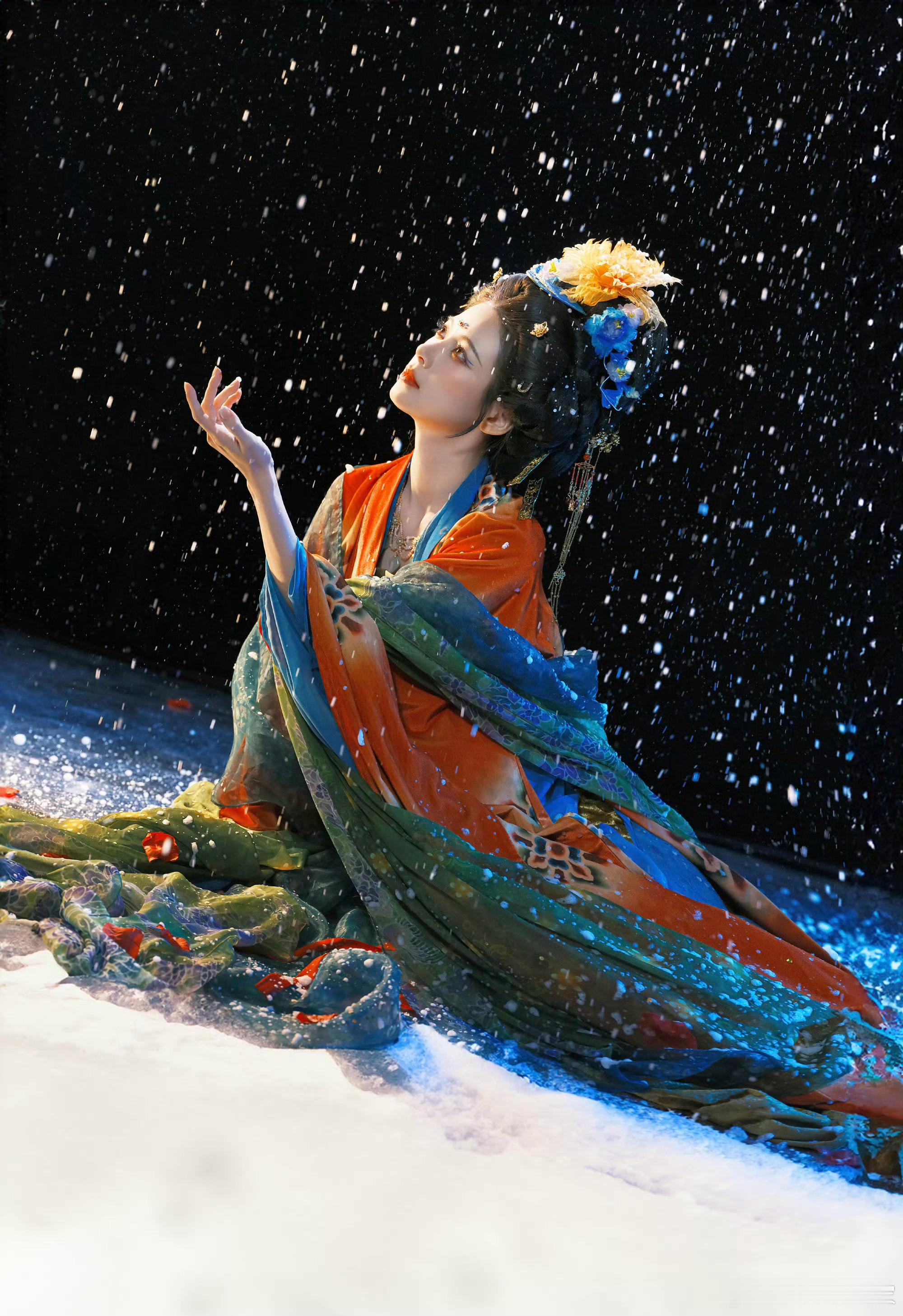 好久没在内娱见过这种类型了 好久没在内娱见过这样的类型了，瞬间被圈粉。 