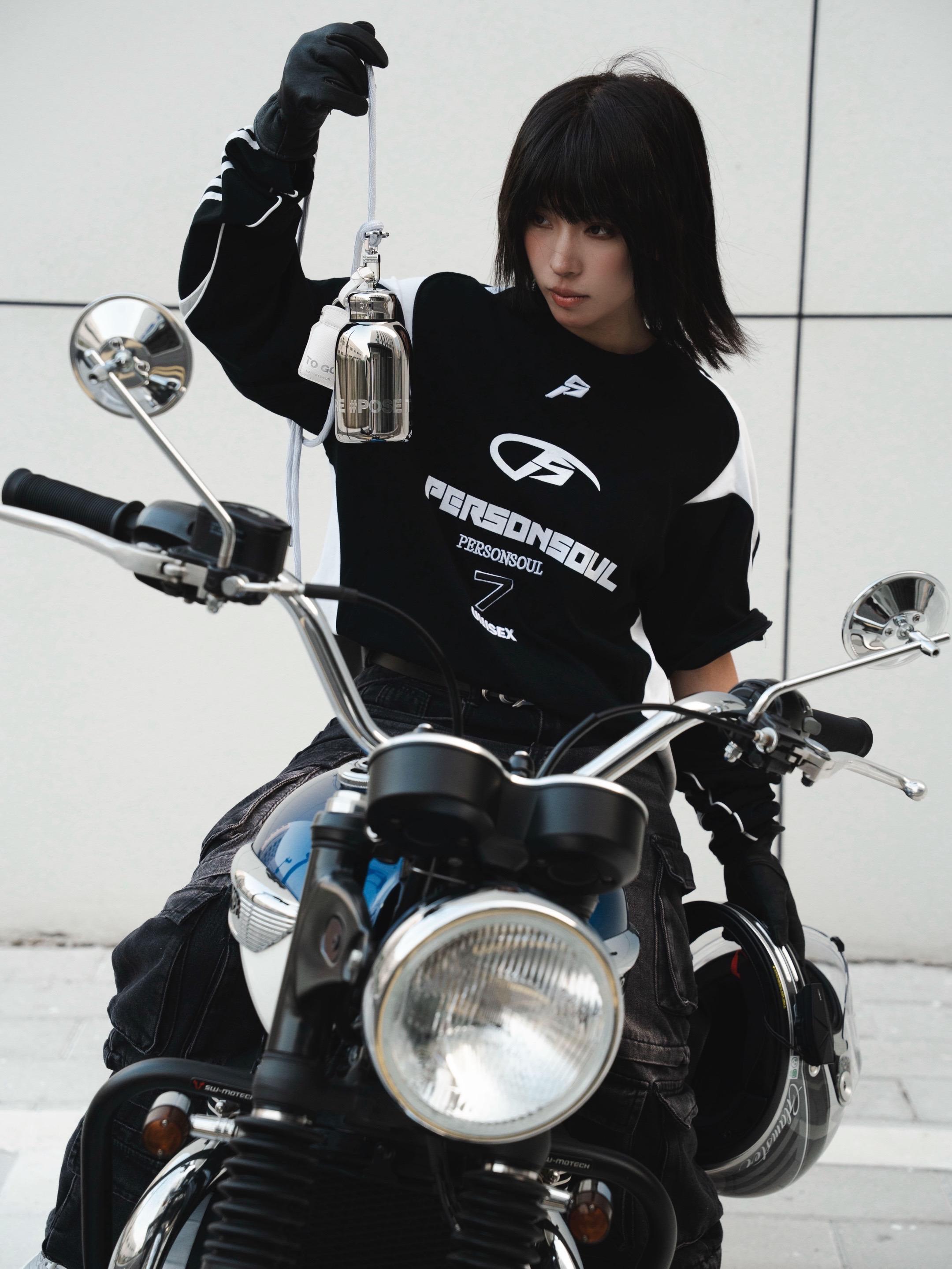 糟糕 又要有女孩找我要联系方式了。