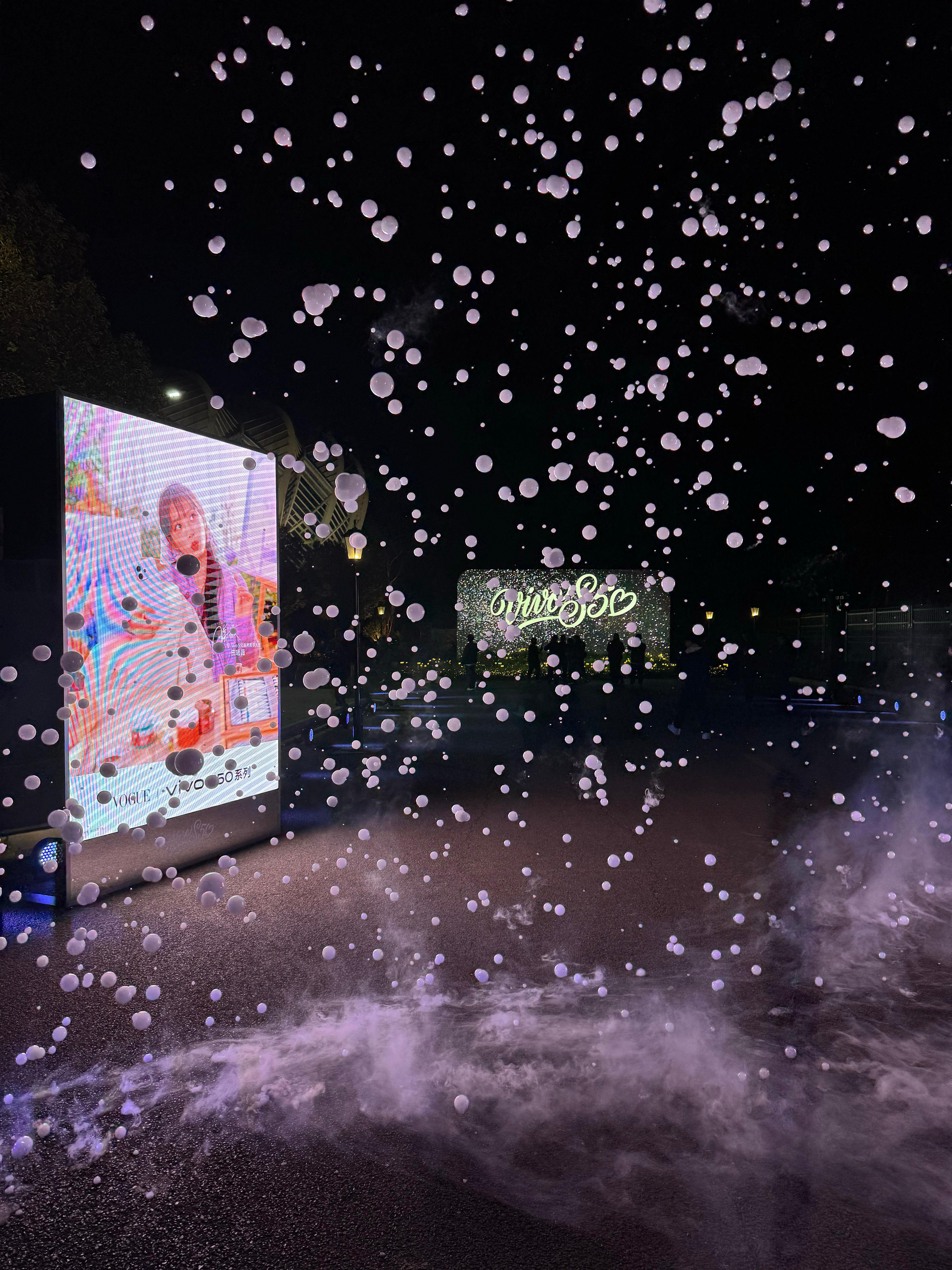 vivo S50发布会现场布置的太田了，很合适冬日告白，不过武汉一点也不冷啊~ 