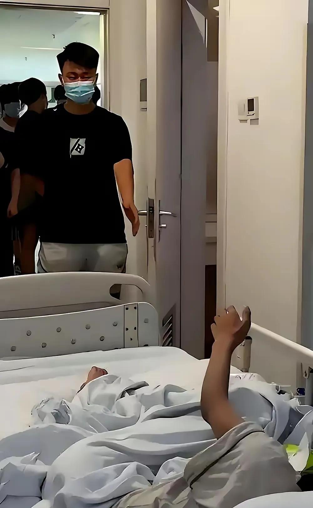 别再吹捧学霸了！血淋淋的现实摆在眼前

全校第一的天才少年从发烧到火化只用了