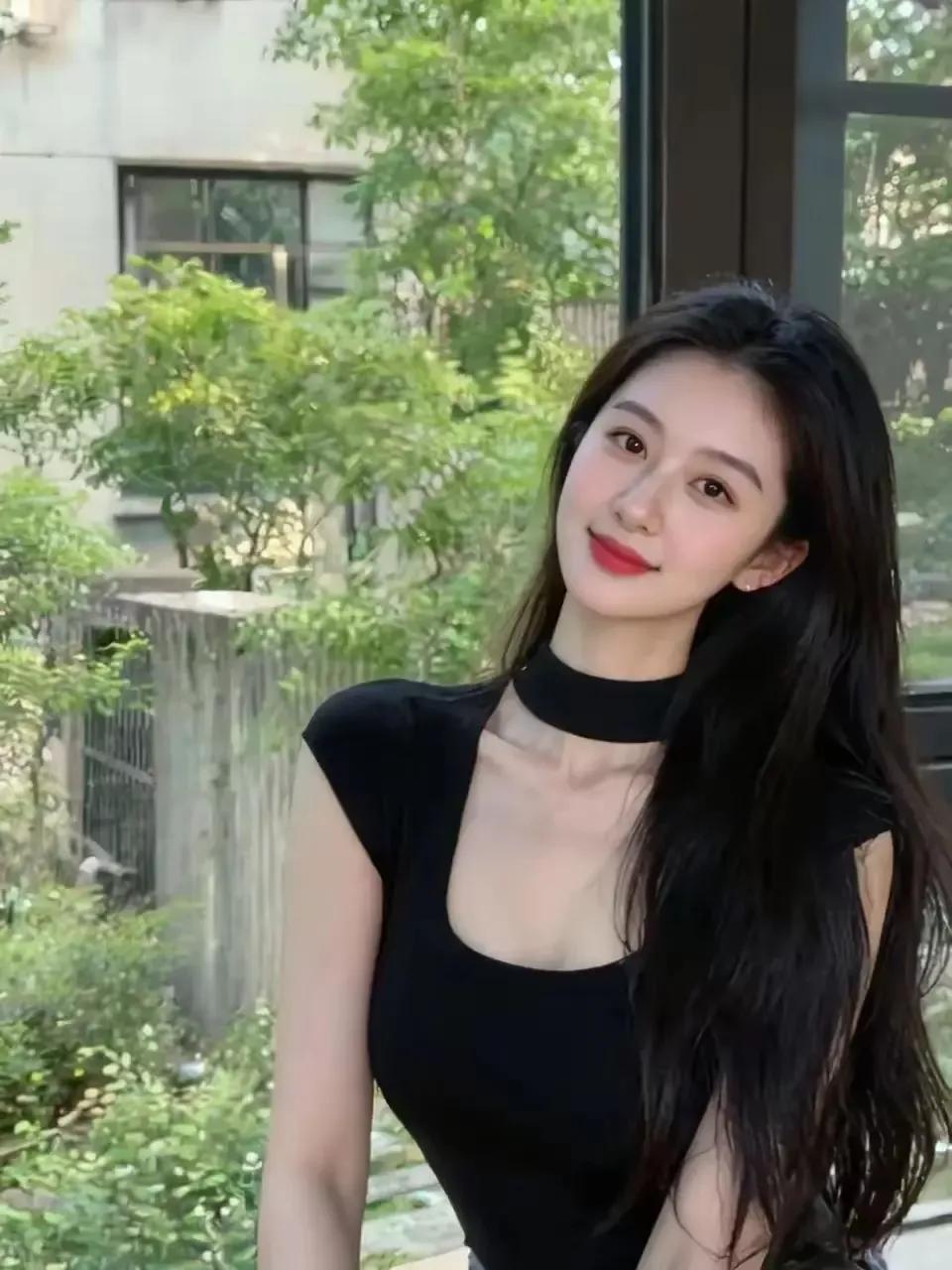 黑丝连衣裙的甜美少女，户外拍照打卡黑丝质感写真 黑裙丝袜照 绿裙美人自拍 红裙户