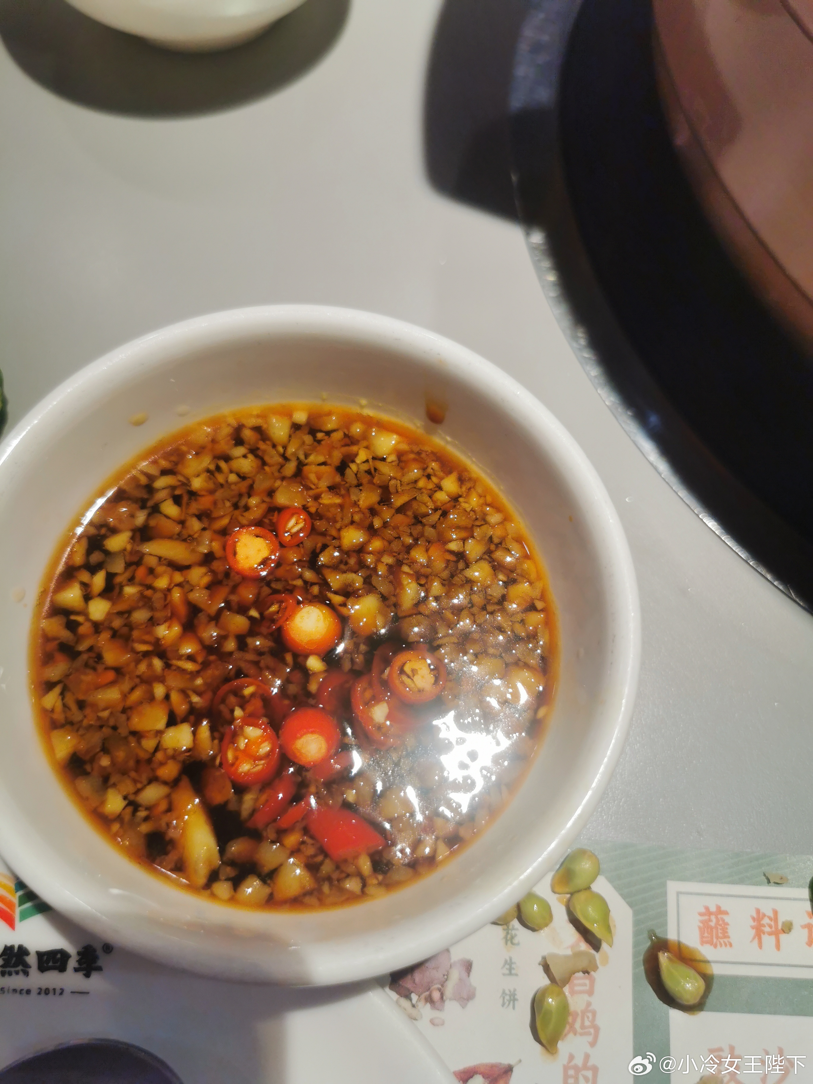 很喜欢椰子鸡火锅，汤好喝，小料也很合我口味，偶尔吃吃还不错 北京