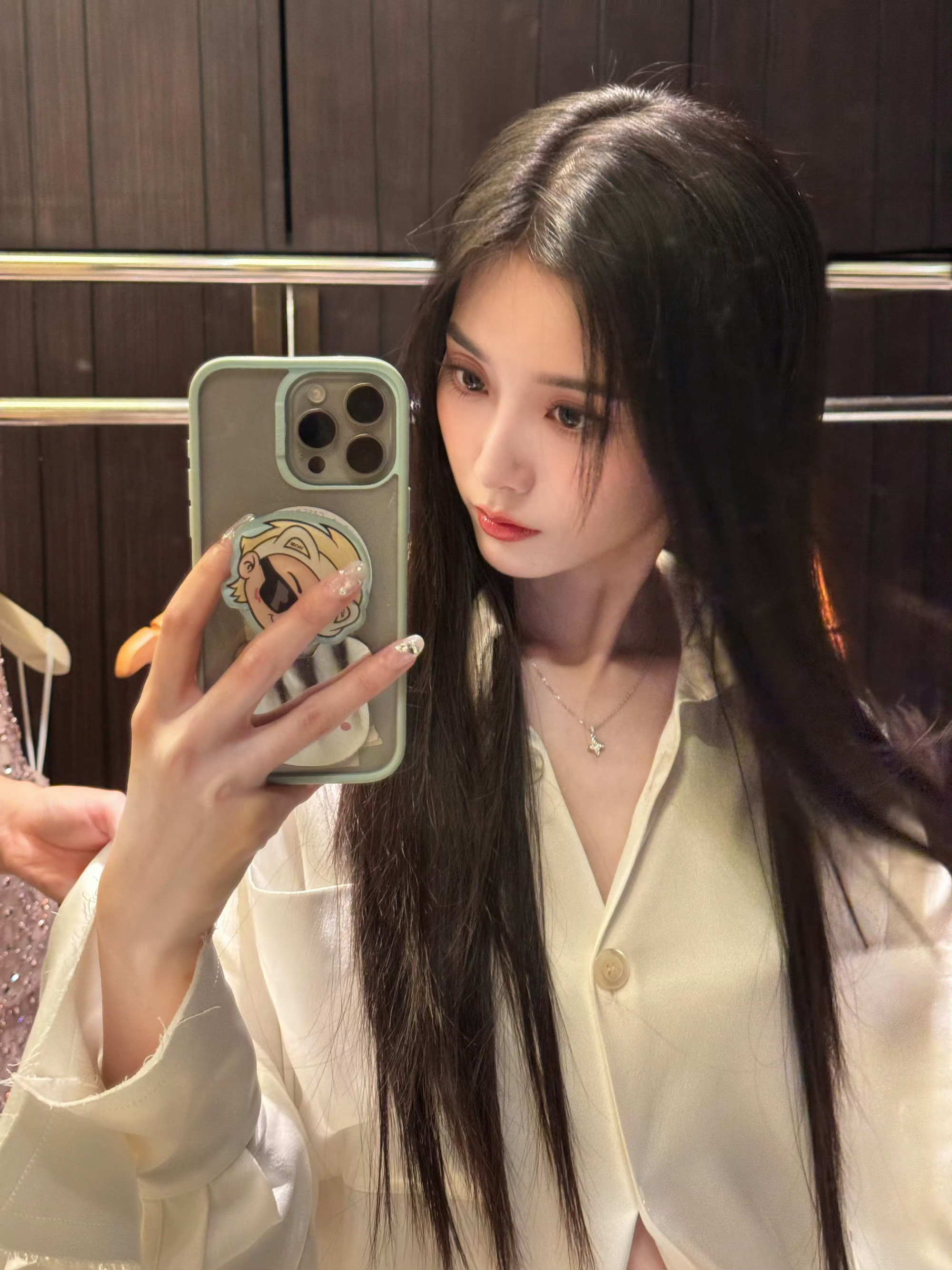 确实是特别的一个月，11月请继续幸福[送花花]徐艺洋头发染好了吗 给俺们看看捏[