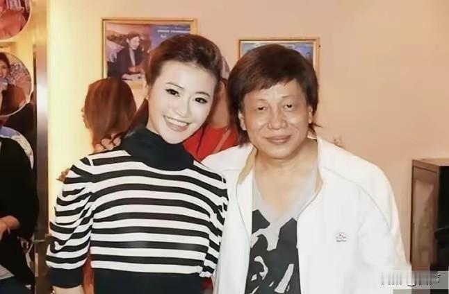 梁小龙的二婚妻子，是小他20岁的沈阳女孩宋骧，他俩结婚时梁小龙47岁，宋骧27岁