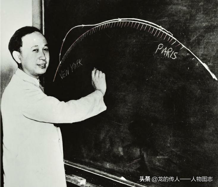 钱学森在加州理工学院授课讲授火箭客机知识