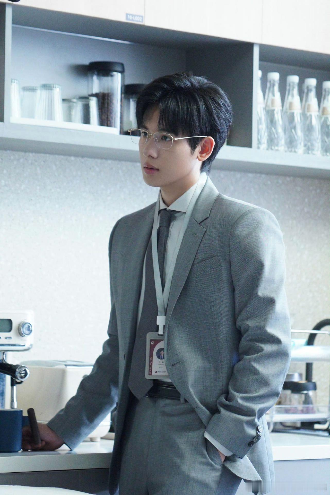 胡先煦二十一世纪的性感是大脑胡先煦演的律师真的很有说服力。 