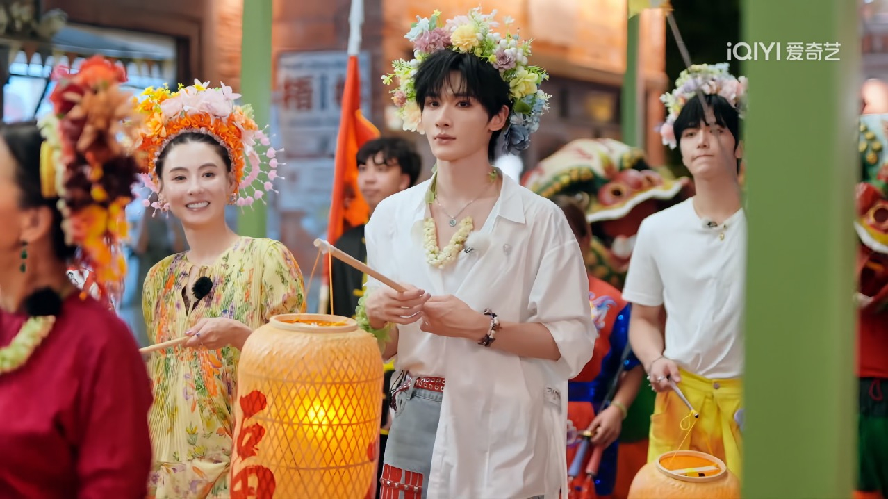 张柏芝宁静觉得一夜爆红蛮爽的《一路繁花2》张柏芝回归啦！姐姐们解锁蟳埔女非遗装扮