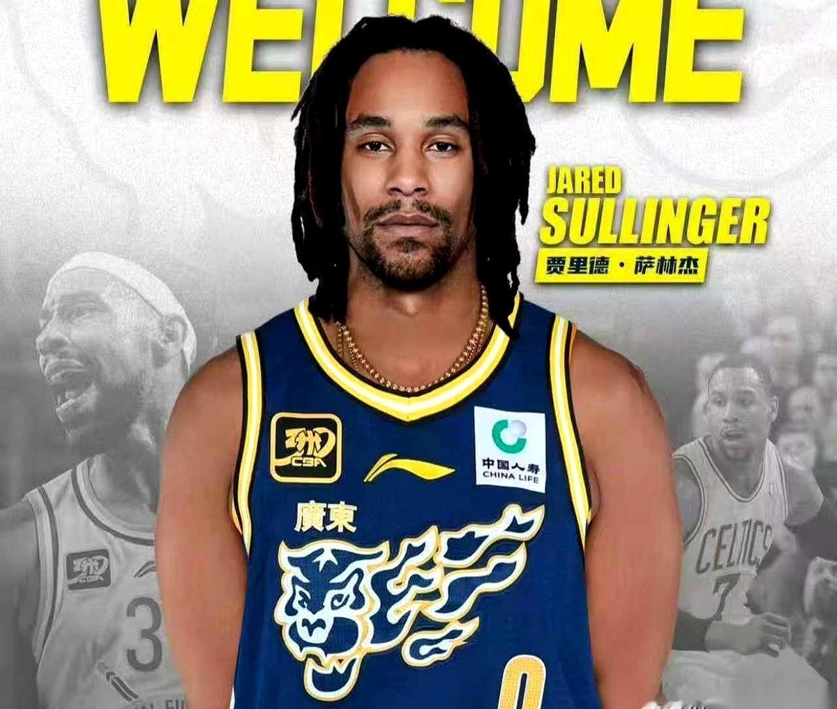 说真的，杜锋指导这几天估计觉都睡不好。
手里攥着一把王炸，却愁着先出哪个王。
这