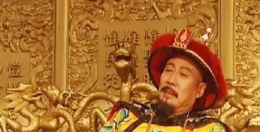 36岁演14岁皇帝，没人信他能行
 
李楠站那儿，剧组全在摇头。脸太老，声音太沉