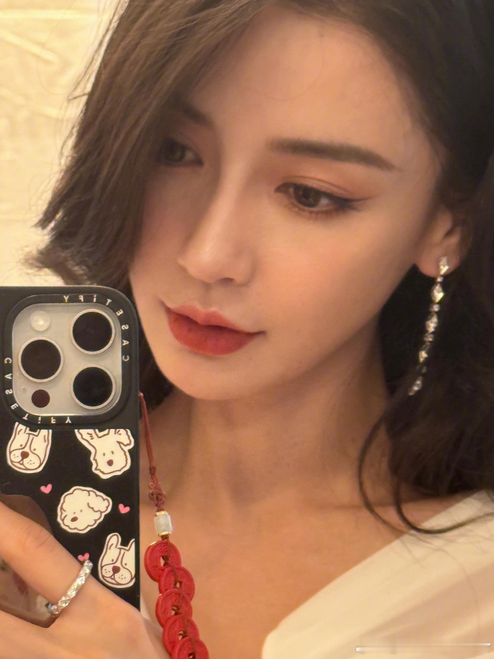 Angelababy现身迪拜参加活动 ​​​