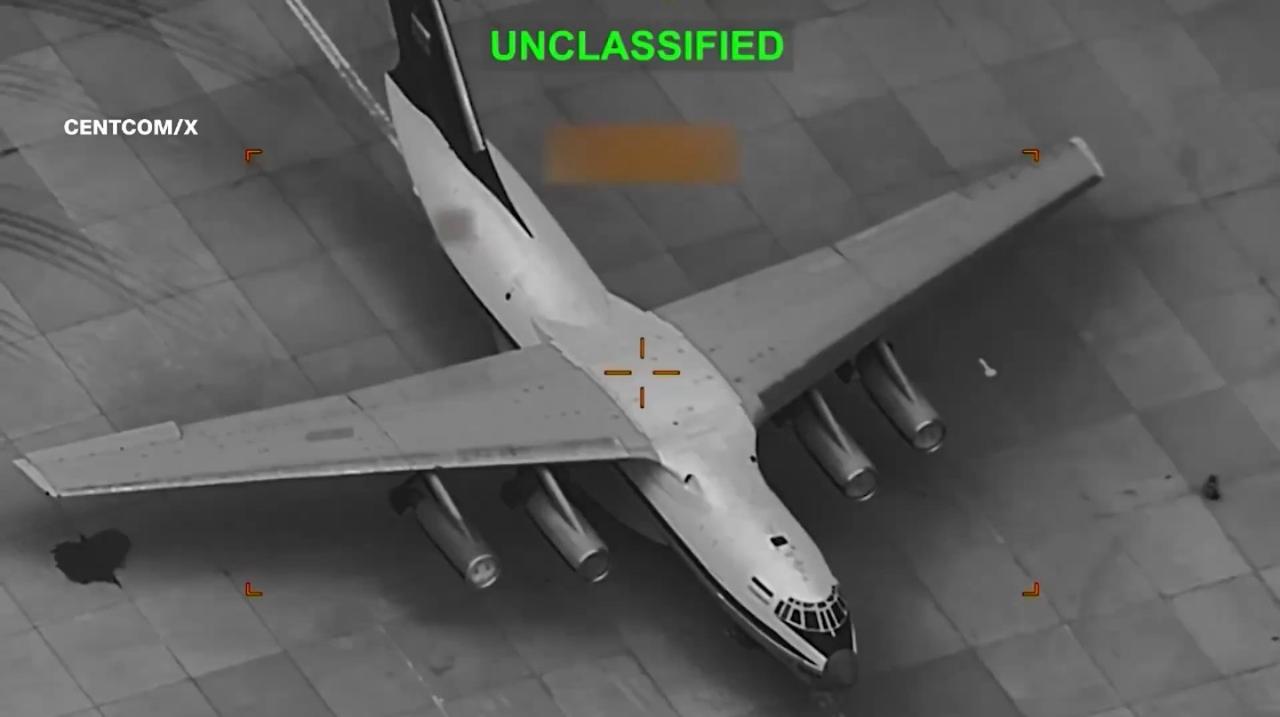 瞬间坍塌：美军发布打击伊尔76等飞机视频，空袭伊朗机场

美国中央司令部发布