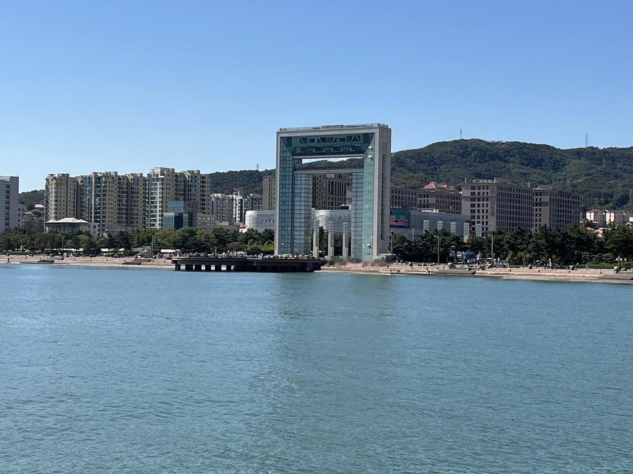 我在威海生活了二十三年，亲眼见证这座海滨城市，从安居一步步走向宜居，也经历过房价