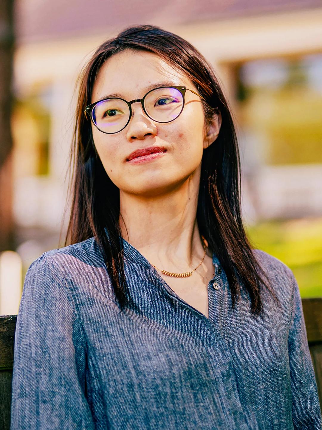 中国青年数学家王虹站上国际数学界最高荣誉“菲尔兹奖”领奖台的瞬间，全球镜头瞬间锁