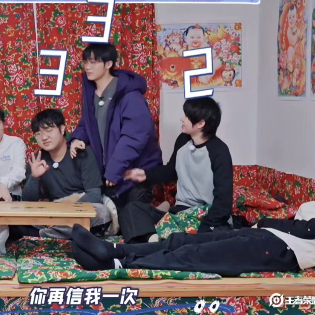 受不了了，撒娇还要抱着胳膊 ​​​