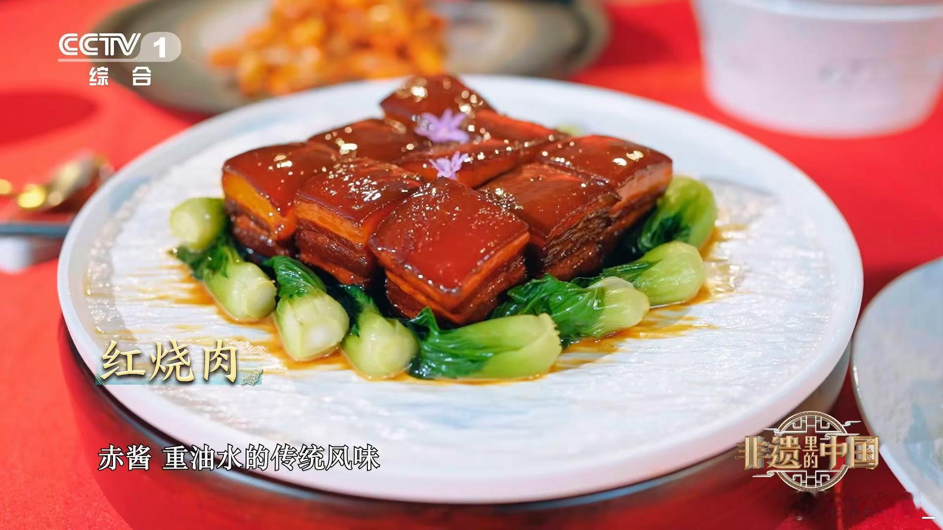 #一道菜识别上海#八宝鸭，这道菜也是上海菜的经典代表之一。把各种食材塞进鸭子里，