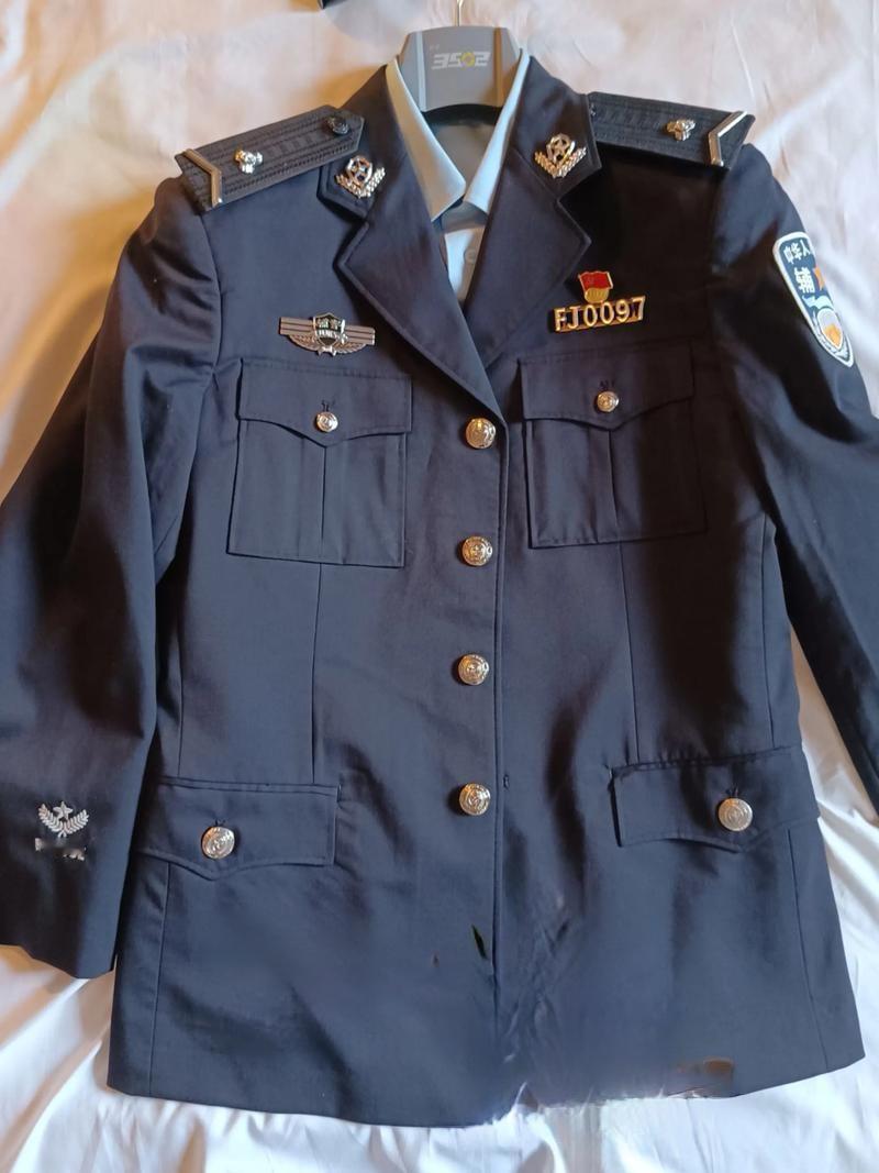 辅警虽不是警察，可冒充辅警却照样违法！

辅警的警服不是普通制服，他代表的同样是
