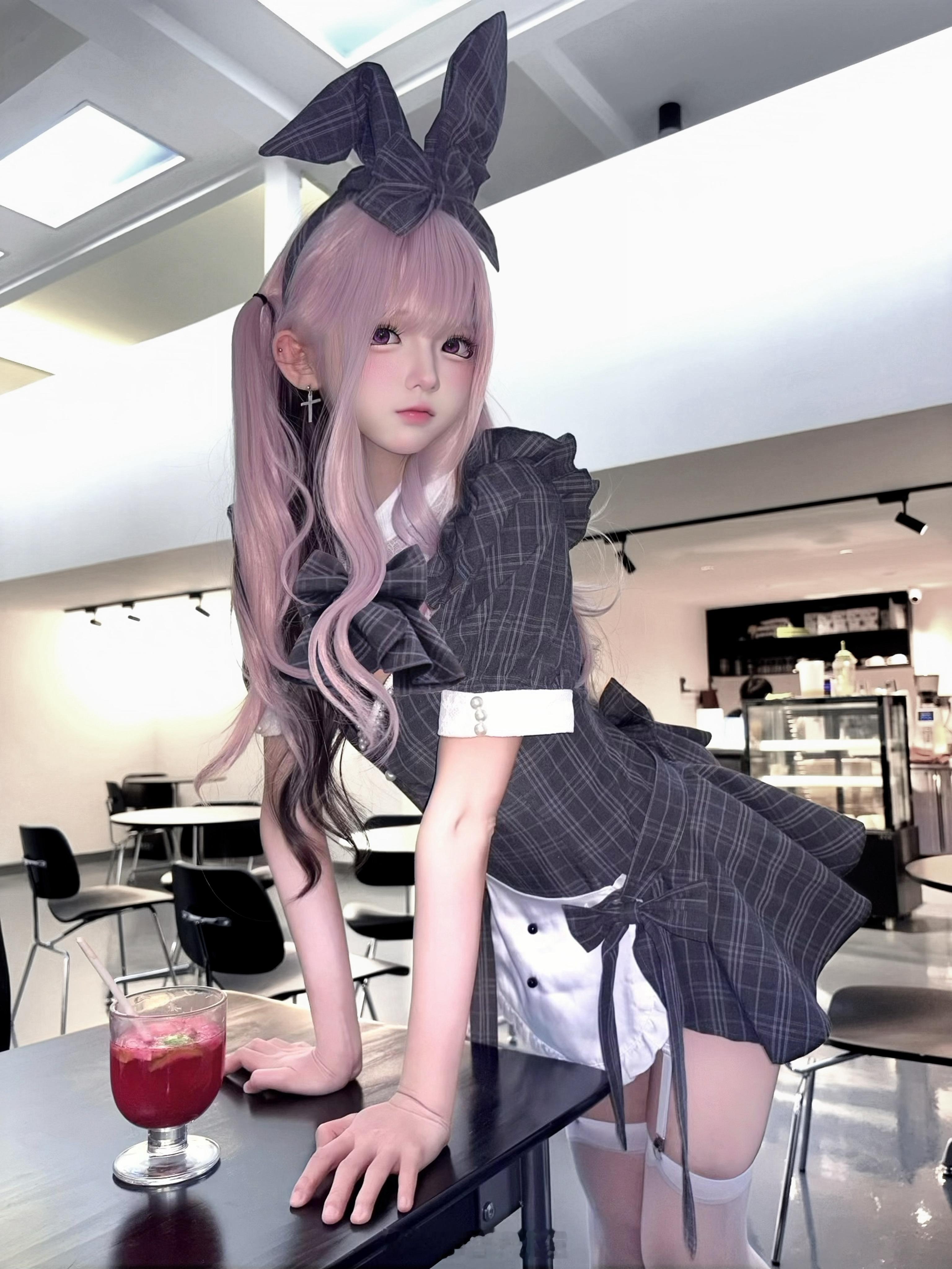 (\     (\( ⸝⸝◜ ° ꈊ ° ◝⸝⸝ )      づ🍛ど    