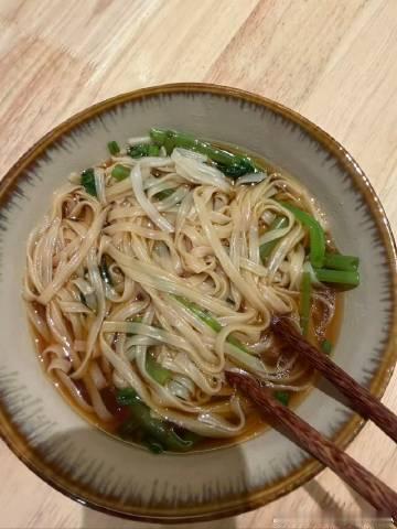 穆祉丞做的饭好有食欲穆祉丞厨神来的 ​小穆完全是厨神啊，每次做的饭都超有食欲~穆