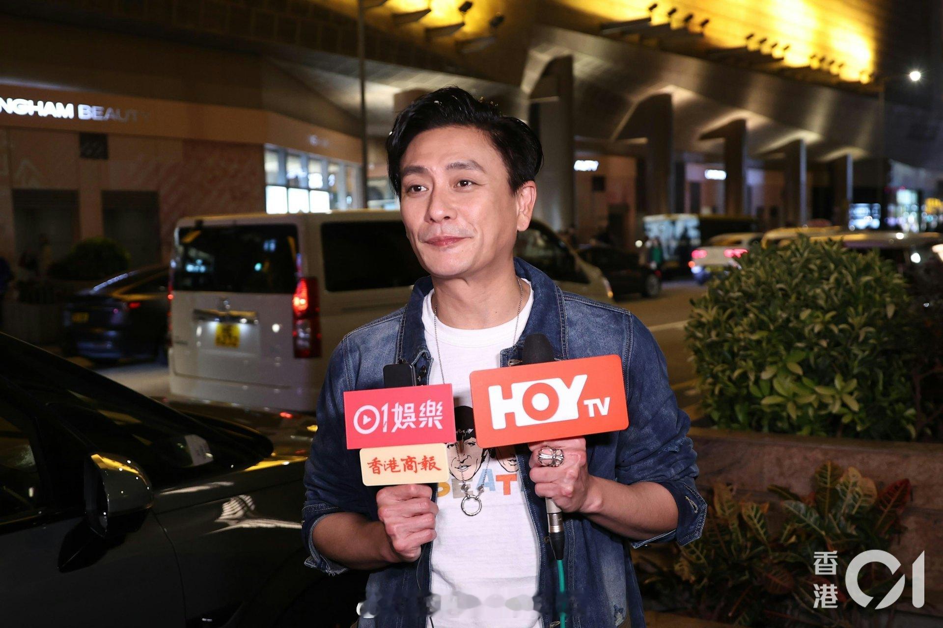 香港01：黄宗泽平安夜现身旺角拉票　派“嘟嘴”礼物：特别想打这个样“准视帝”黄宗