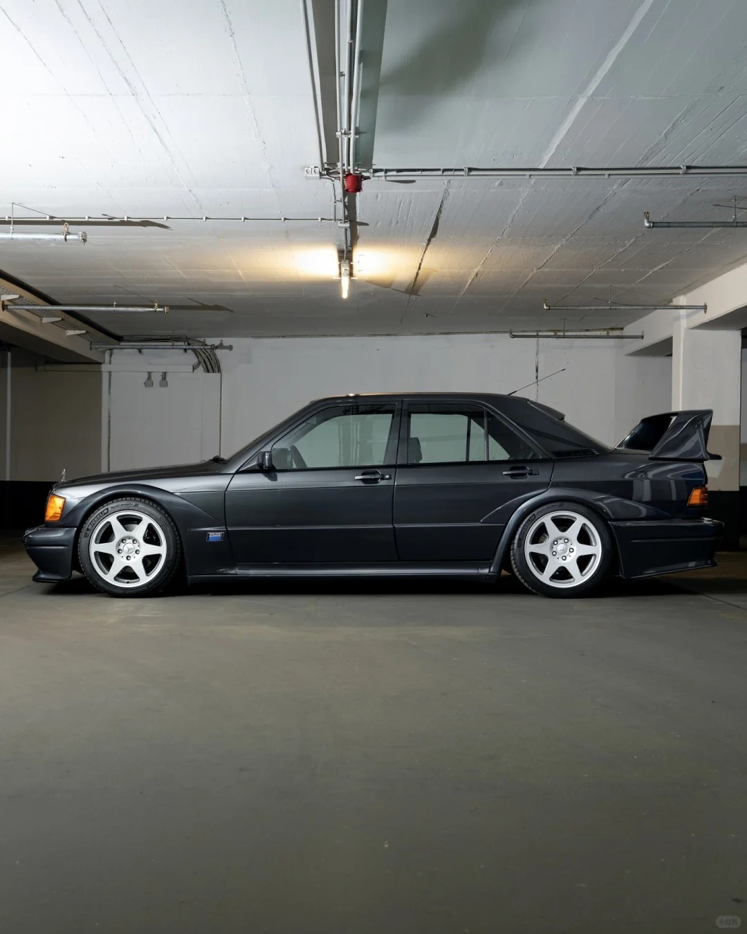 梅赛德斯-奔驰 190 E 2.5-16 Evolution II车东车西