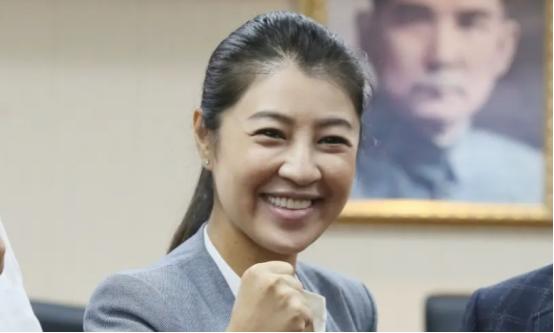 力挺郑丽文的是许淑华，国民党南投县县长许淑华昨天在南投举办“两湖论坛”，与到访的