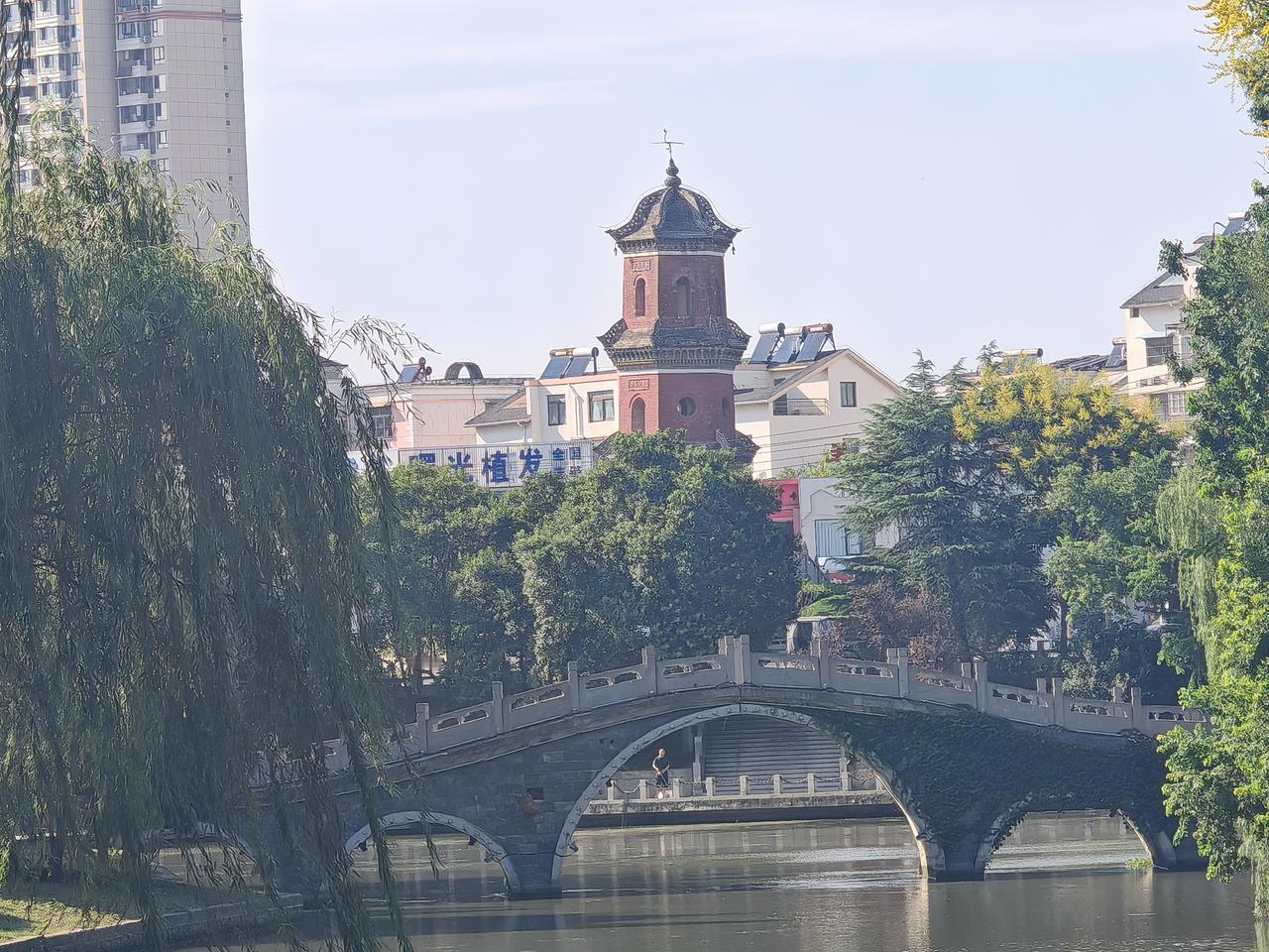 古塔和桥，风景真美！