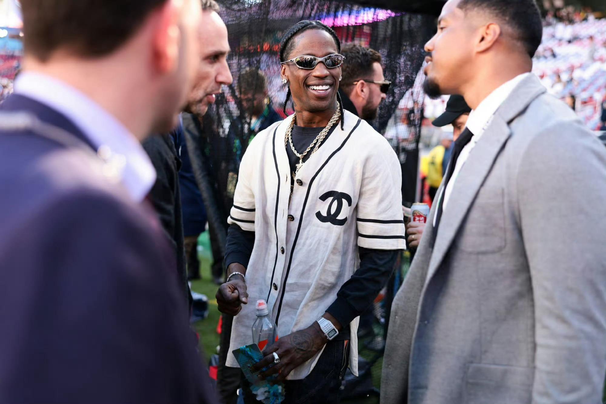 超级碗好多人啊 2026超级碗众星闪耀！堪称“美国春晚”的年度盛事，看台秒变全球